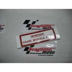 TARGHETTA ADESIVA GRANDE "USARE MISCELA AL 2%"