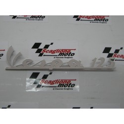 TARGHETTA "VESPA 125" 3 PIOLI 3 MM-INTERASSE 74 MM-51 MM